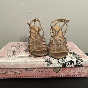 FIONI Clothing Strappy Sandals in Metallic Gold